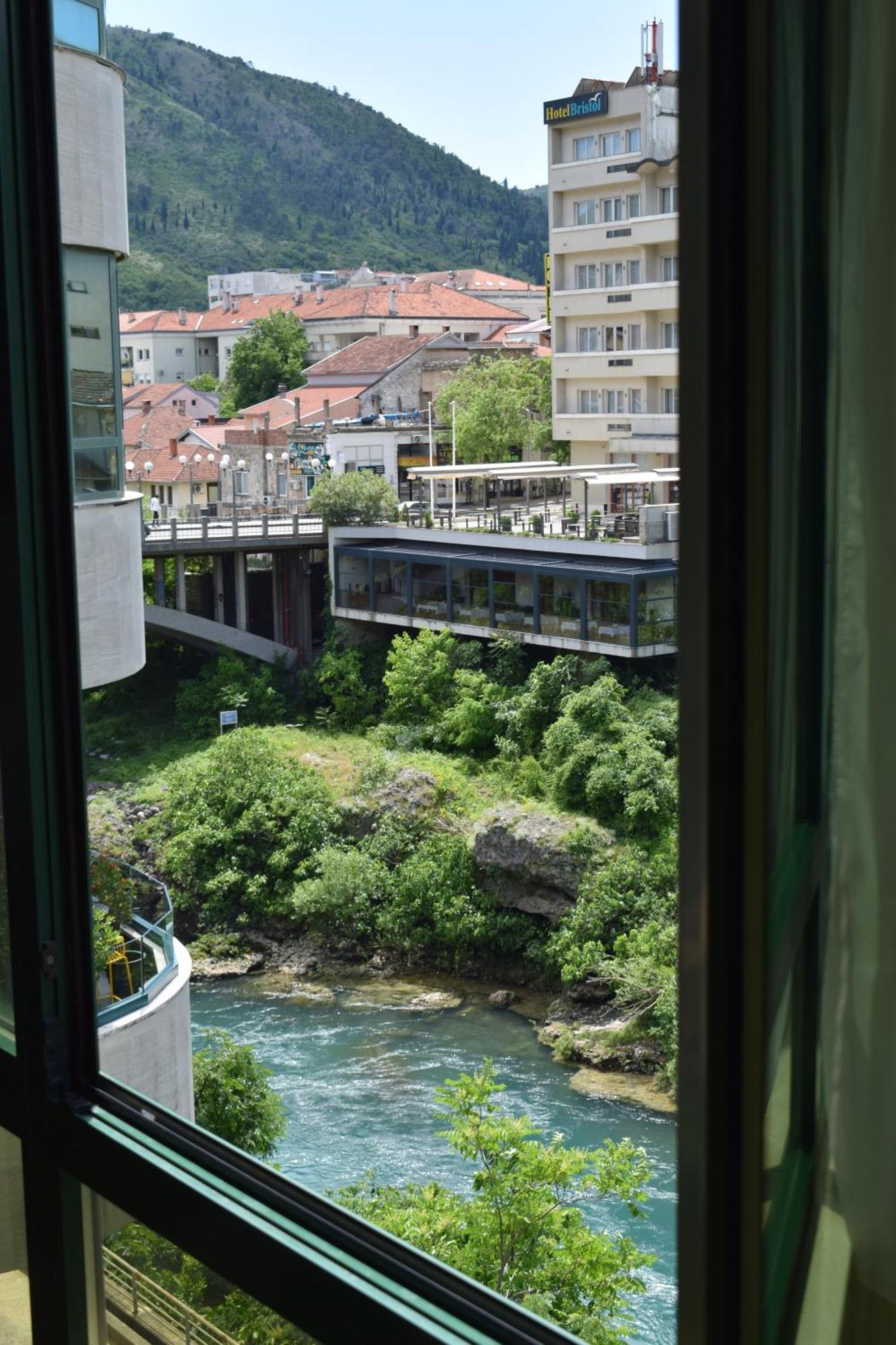 River Harmony Apartment Mostar Bagian luar foto